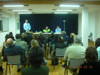 Xerrada dels Mossos d'Esquadra al Centre C&iacute;vic de Gav&agrave; Mar (10 de desembre de 2008)